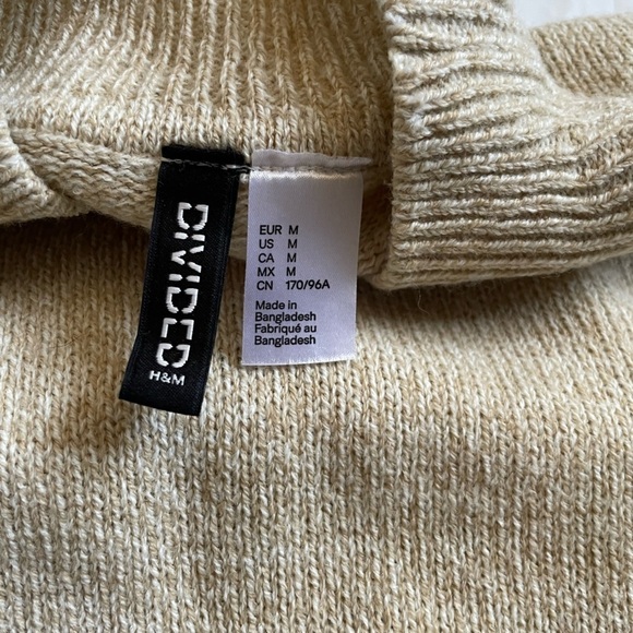 ๐ Divided  by H&M Beige Knit Women's Sweater - Size Medium ๐ - Picture 7 of 10